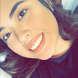 Meet your Posher, Larisa